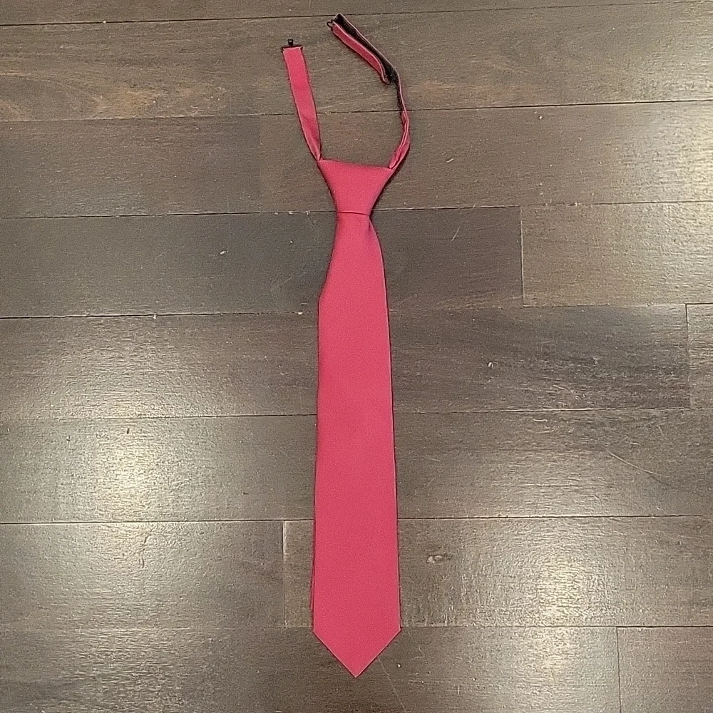 BRAND NEW BOY'S GUCCI PRE TIED NECK TIE HANDMADE SILK $220